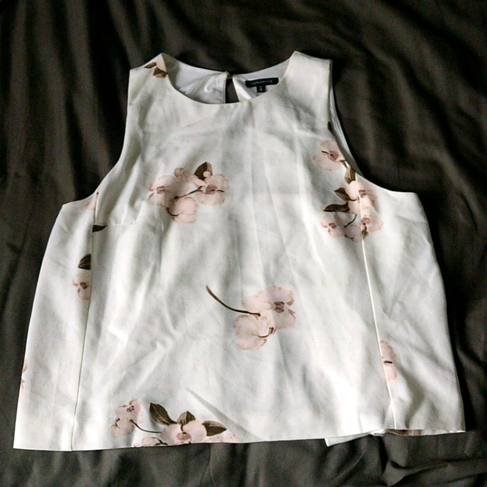 3/$30 Dynamite flowy top with bandeau detail